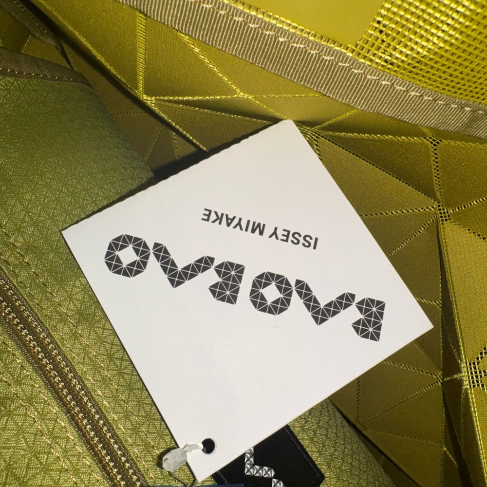 NWT Bao Bao Issey Miyake Lucent Frost Tote 13x13 Neon Yellow Chartreuse Tone - Picture 7 of 7